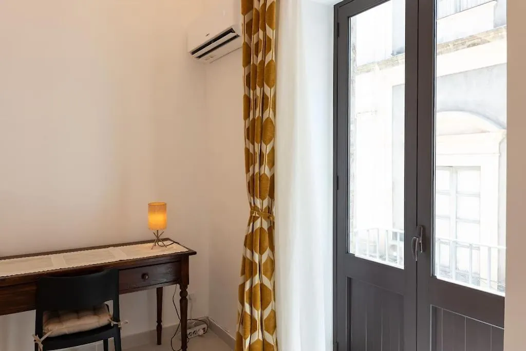 Collegiata Apartment - Catania Downtown 0*,  Italia